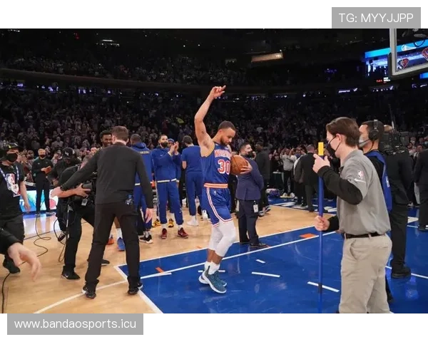 37岁19天库里单节15分5板5三分创NBA历史最老纪录