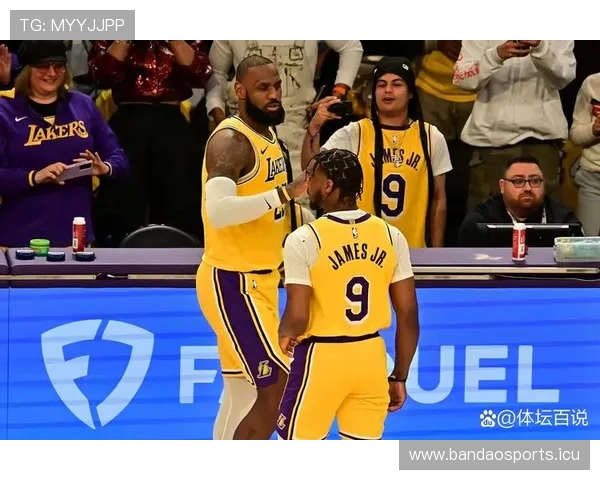 湖人力擒灰熊稳居西部第四詹姆斯发力助球队磨合提升强势表现出色